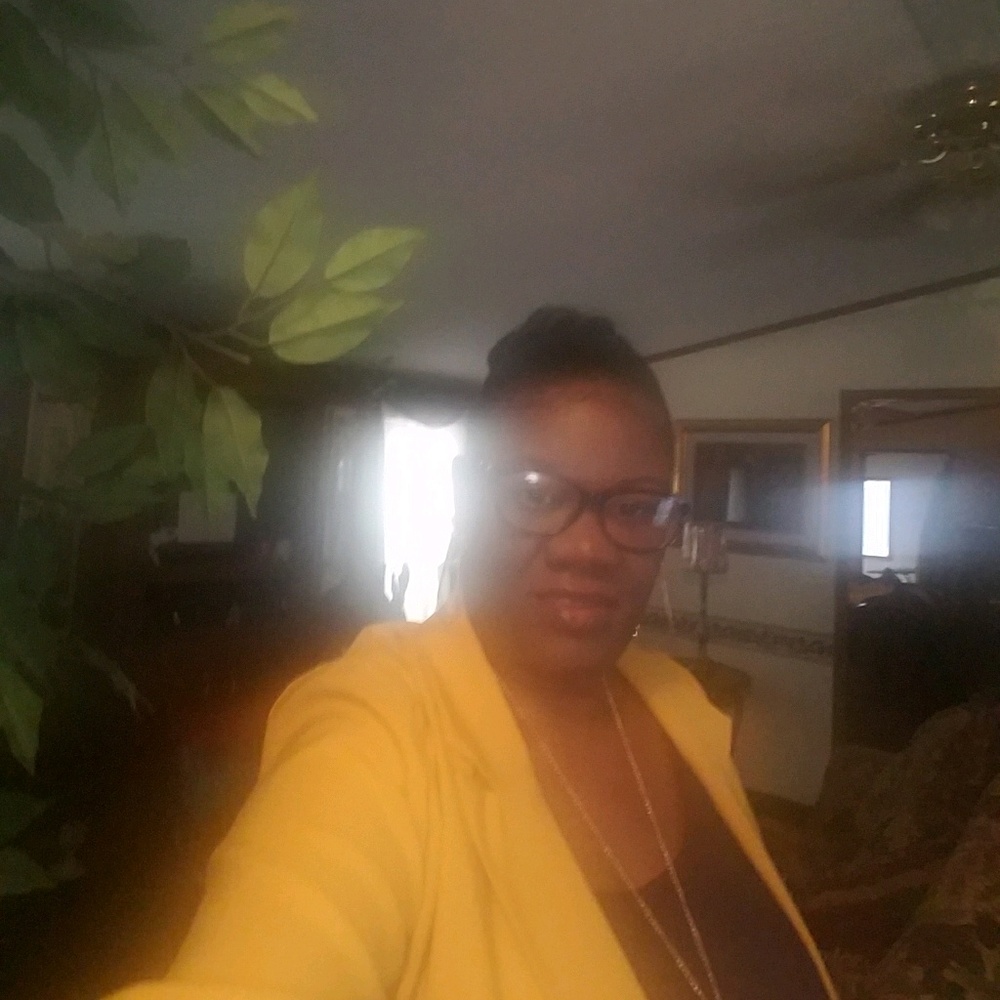 Meet your Posher, Felicia